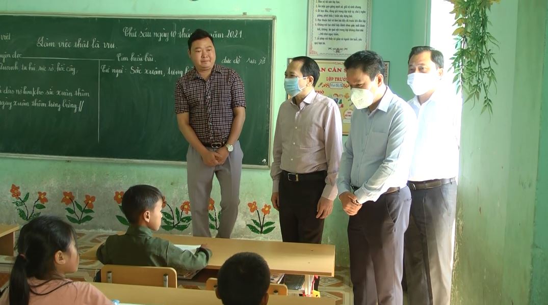 Phó Chủ tịch UBND tỉnh Trần Đức Quý kiểm tra tại huyện Yên Minh
