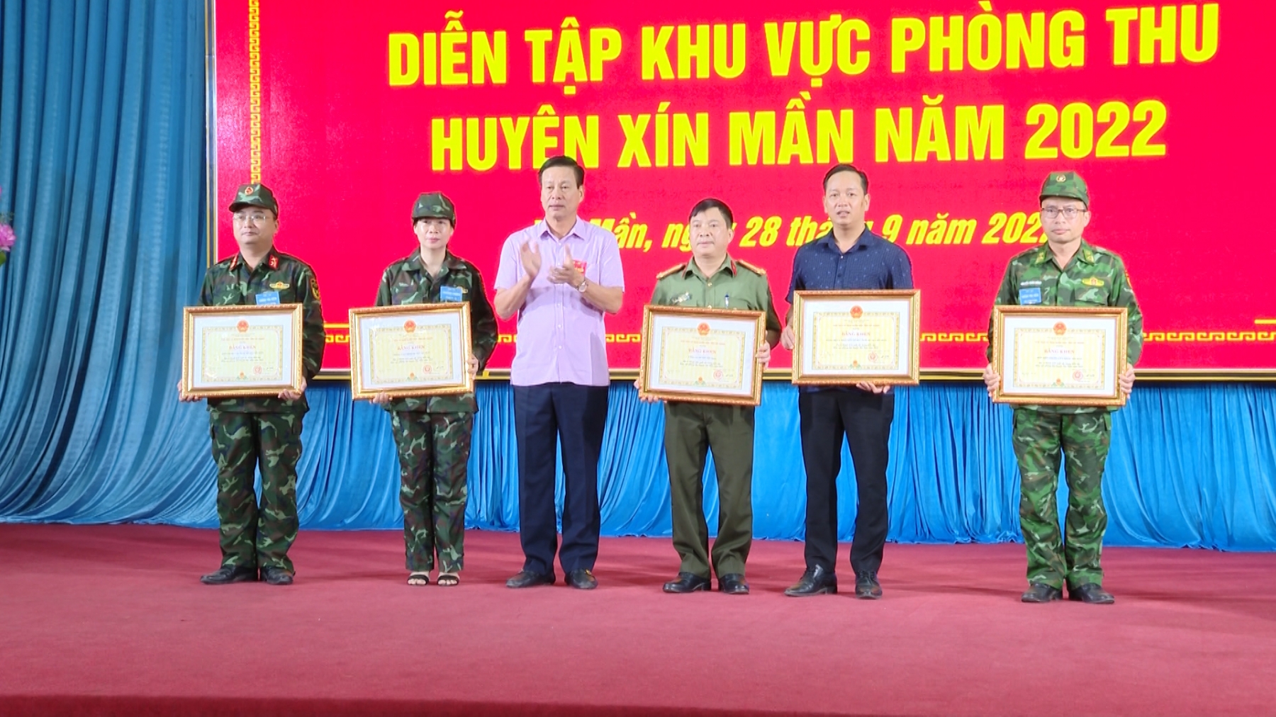 Bế mạc Diễn tập Khu vực phòng thủ huyện Xín Mần