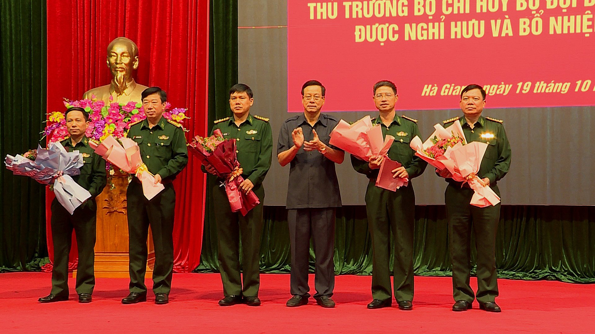 Chủ tịch UBND tỉnh Nguyễn Văn Sơn dự Công bố các Quyết định của Bộ Quốc phòng
