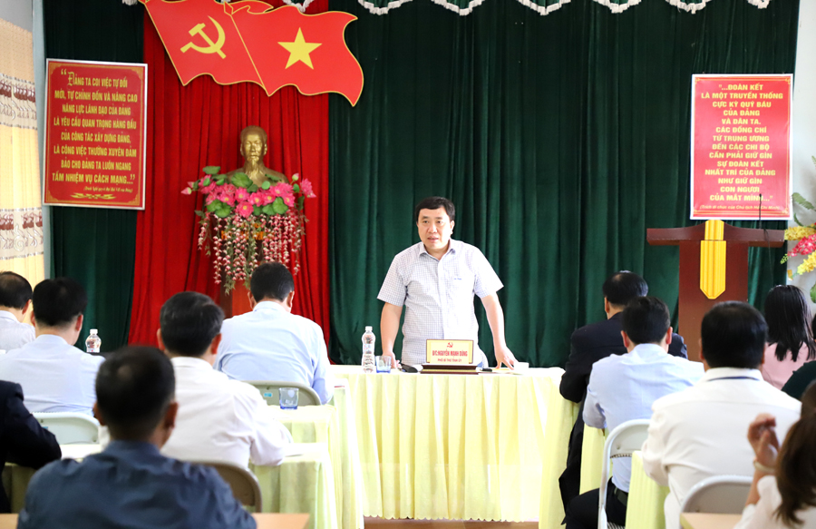 Phó Bí thư Tỉnh ủy Nguyễn Mạnh Dũng làm việc tại xã Bản Díu, huyện Xín Mần