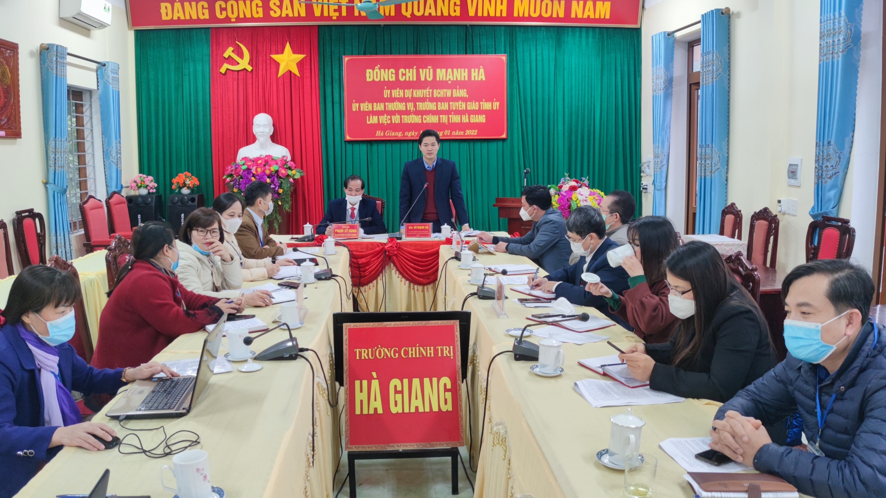 Trưởng Ban Tuyên giáo Tỉnh ủy Vũ Mạnh Hà làm việc tại trường Chính trị tỉnh