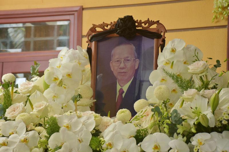 Đồng chí, đồng bào viếng nguyên Phó Thủ tướng Chính phủ Trương Vĩnh Trọng