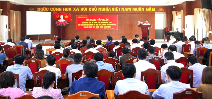 Tập huấn tổ chức thi tốt nghiệp THPT và tuyển sinh năm 2022