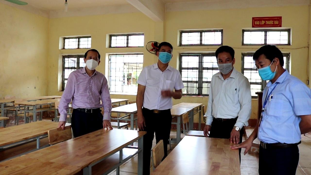 Phó Chủ tịch UBND tỉnh Trần Đức Quý kiểm tra công tác chuẩn bị cho Kỳ thi tốt nghiệp THPT tại huyện Quang Bình
