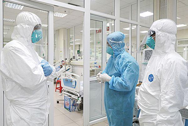TPHCM: Chuyển chiến lược điều trị, đẩy nhanh tiến độ tiêm chủng vaccine phòng COVID-19