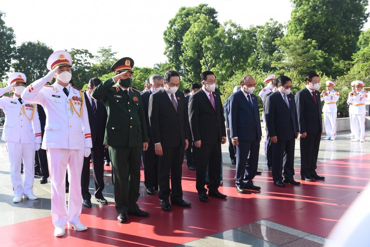 Lãnh đạo Đảng, Nhà nước đặt vòng hoa, tưởng niệm các Anh hùng liệt sỹ