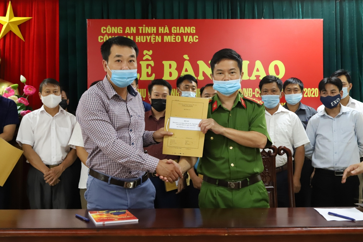 Mèo Vạc: Bàn giao danh sách cơ sở quản lý về PCCC cho UBND cấp xã, thị trấn