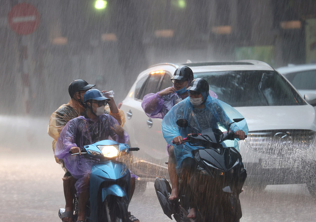 Hầu hết các khu vực tiếp tục có mưa rào và dông, rủi ro thiên tai cấp 1