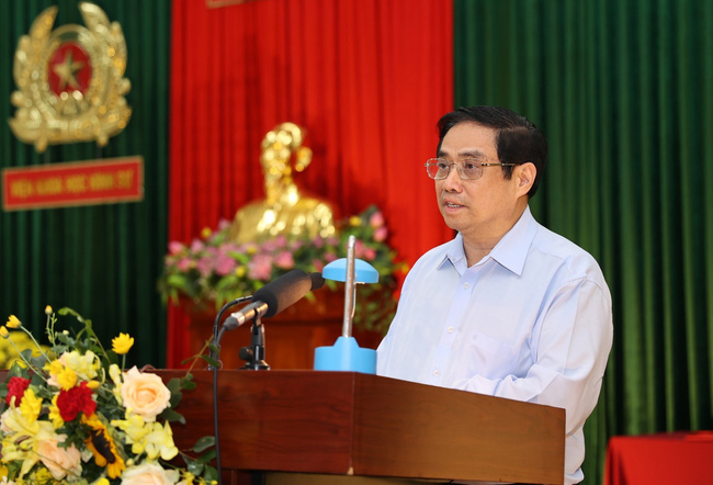 Thủ tướng: Xây dựng lực lượng Công an nhân dân theo hướng “bộ tinh, tỉnh mạnh, huyện toàn diện, xã bám cơ sở”