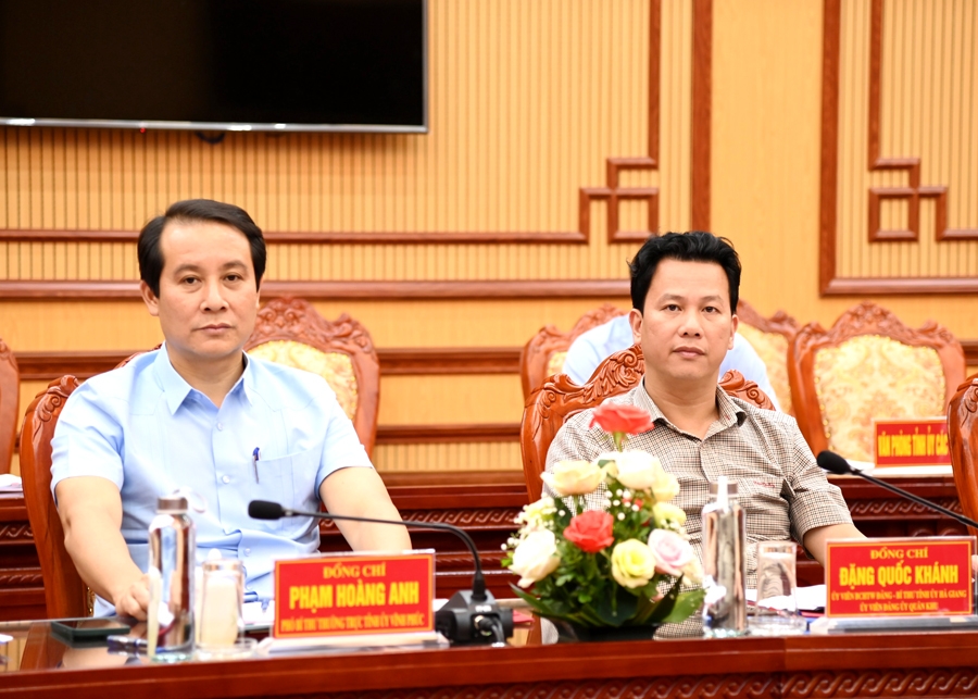 Bí thư Tỉnh ủy Đặng Quốc Khánh dự hội nghị Đảng ủy Quân khu 2