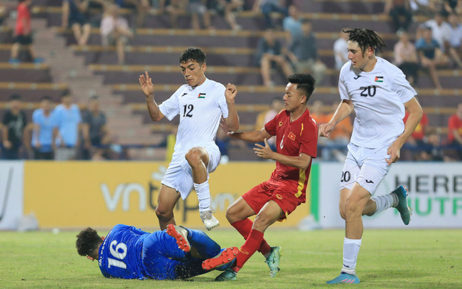 U20 Việt Nam và U20 Palestine bất phân thắng bại trong trận giao hữu trên sân Việt Trì