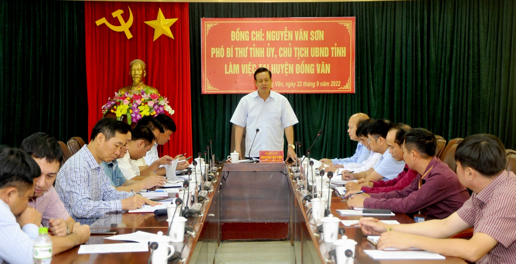 Chủ tịch UBND tỉnh Nguyễn Văn Sơn làm việc tại huyện Đồng Văn