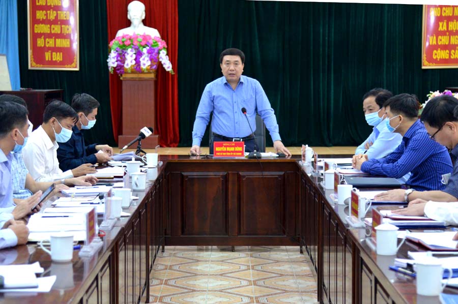 Phó Bí thư Tỉnh ủy Nguyễn Mạnh Dũng làm việc với Trung tâm Nước sinh hoạt và Vệ sinh môi trường nông thôn
