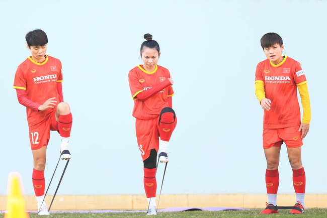 Đội tuyển nữ Việt Nam tập buổi đầu tiên chuẩn bị cho VCK Asian Cup 2022