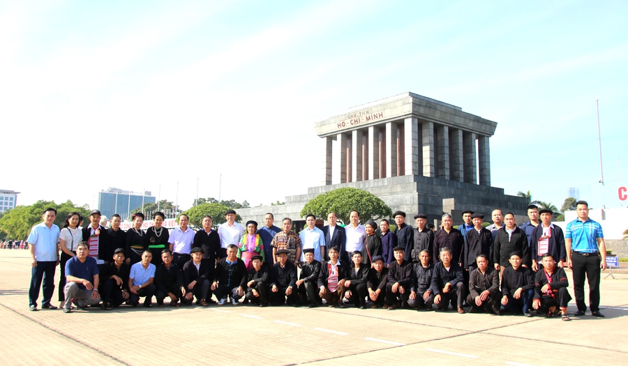 Đoàn đại biểu tỉnh Hà Giang vào Lăng viếng Chủ tịch Hồ Chí Minh