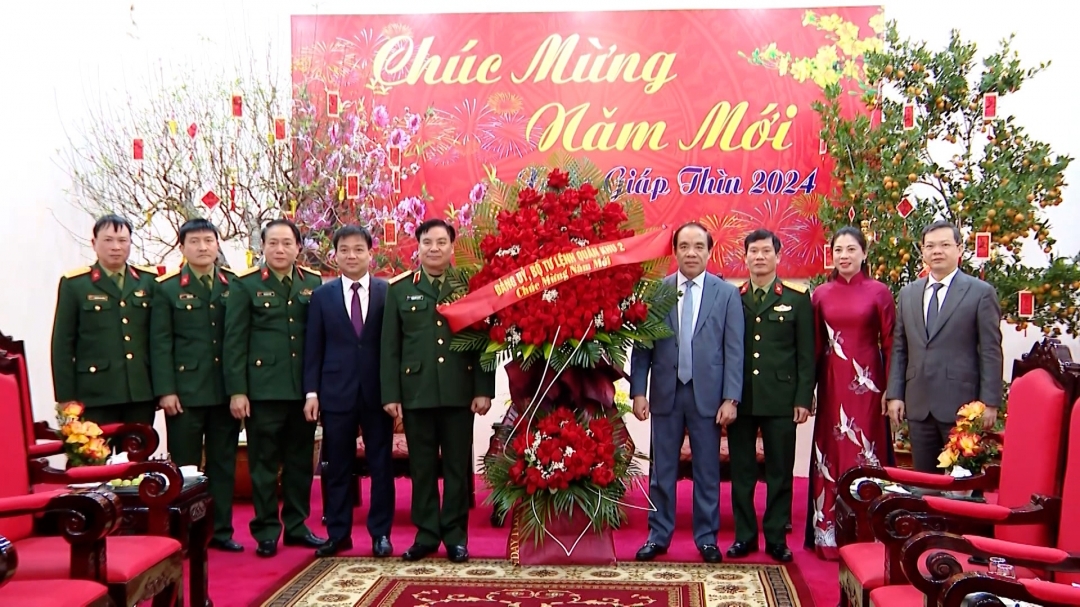 (TTV) Lãnh đạo Bộ Tư lệnh Quân khu 2 chúc tết tỉnh Tuyên Quang