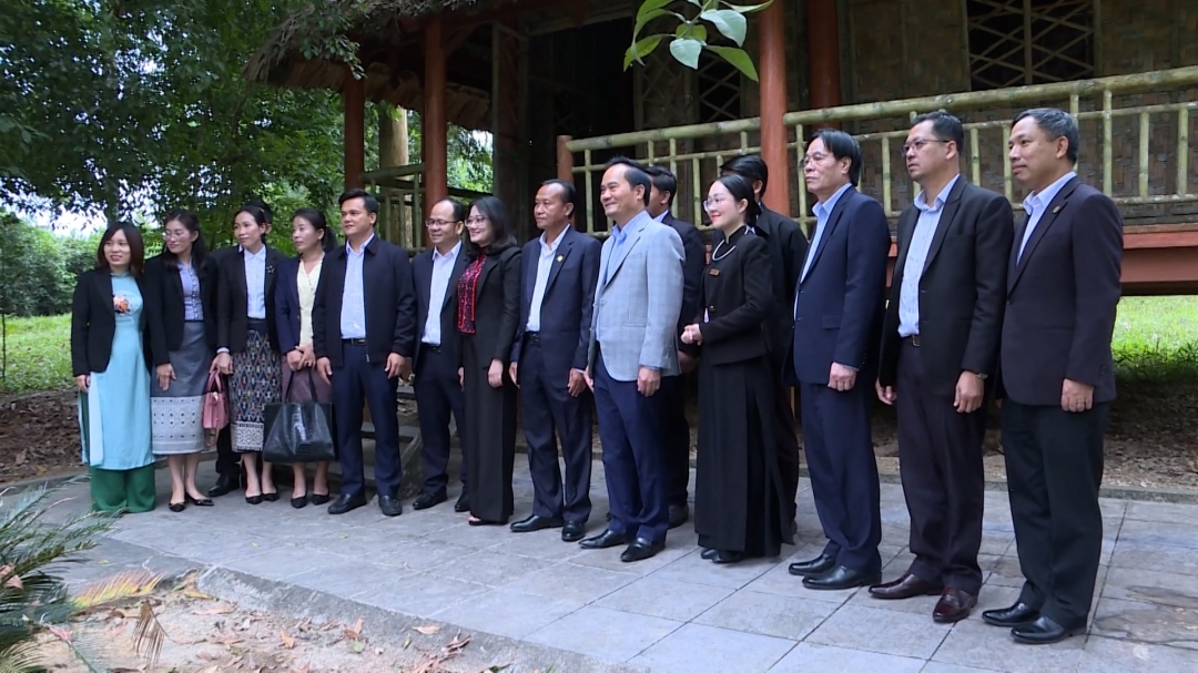 (TTV) Đoàn công tác Học viện Chính trị và Hành chính Quốc gia Lào thăm Khu di tích lịch sử cách mạng Lào tại xã Mỹ Bằng