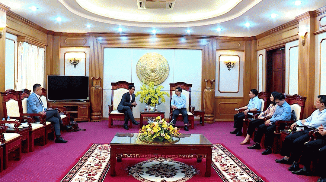 (TTV) Đồng chí Nguyễn Văn Sơn, Phó Bí thư Tỉnh ủy, Chủ tịch UBND tỉnh làm việc với công ty TNHH Roland Berger